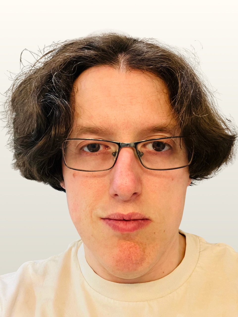 Gladys Degadillo headshot. 